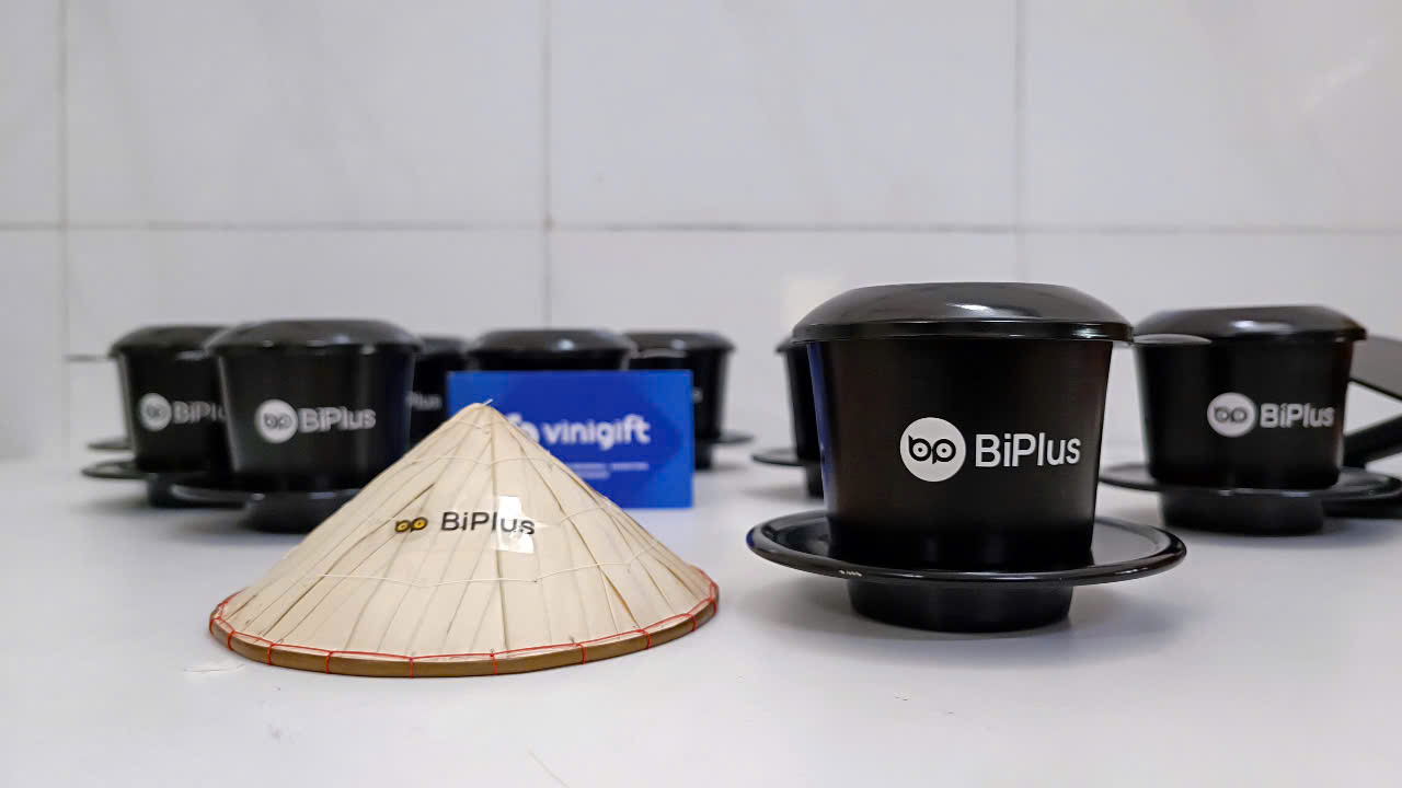 VINIGIFT x BIPLUS: Quà tặng nón lá và phin cà phê in logo mang đậm nét truyền thống Việt Nam