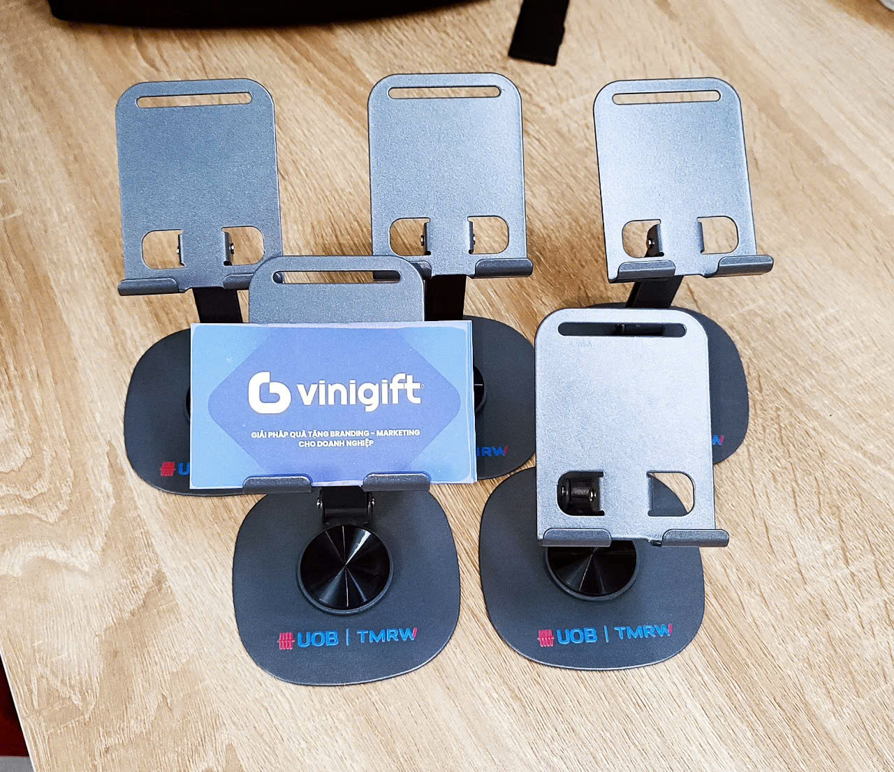 VINIGIFT x UOB TMRW Đồng hành trong chương trình Staff Lunch với giá đỡ điện thoại in logo