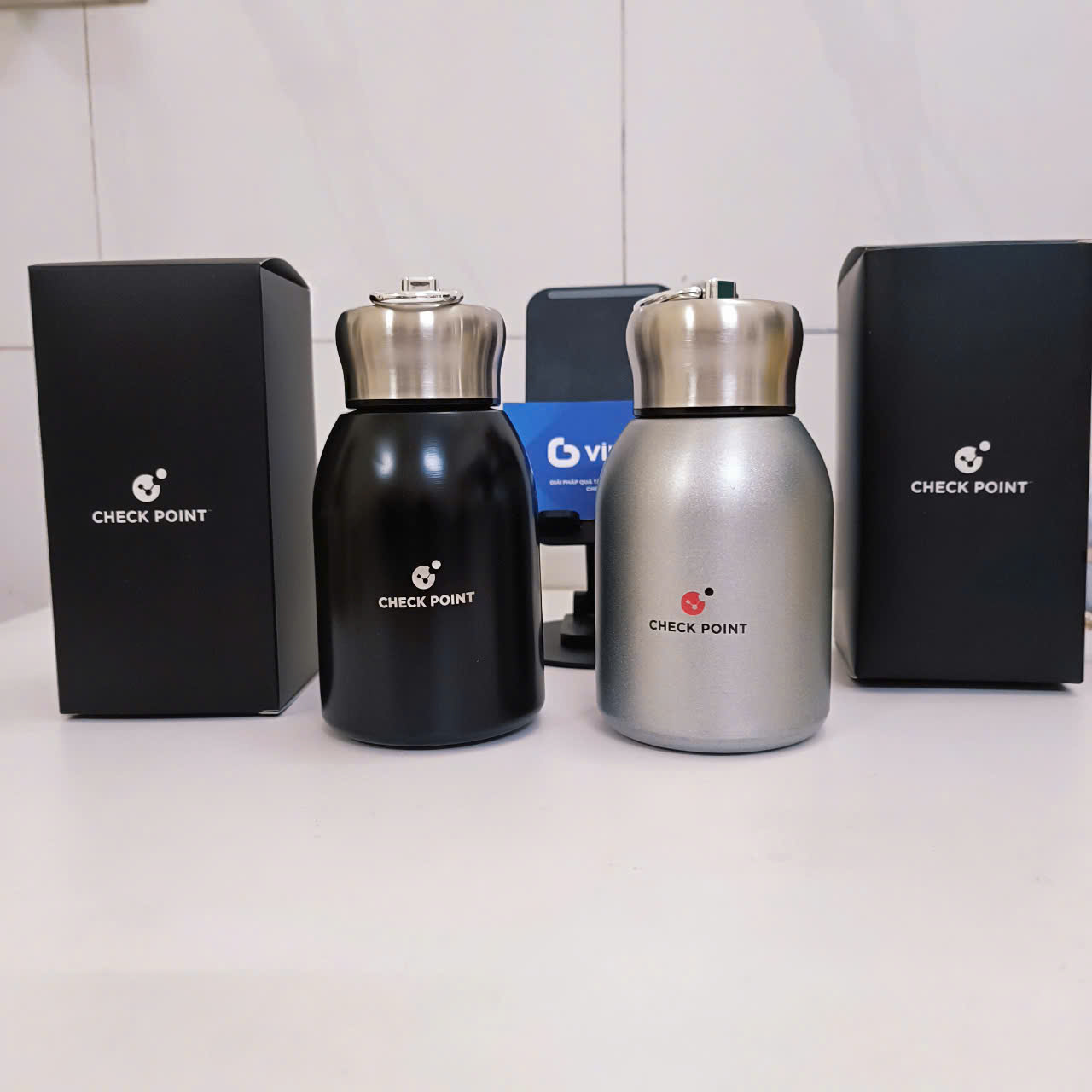 VINIGIFT x CHECK POINT Bình giữ nhiệt mini in khắc logo dành tặng sự kiện ngoài trời