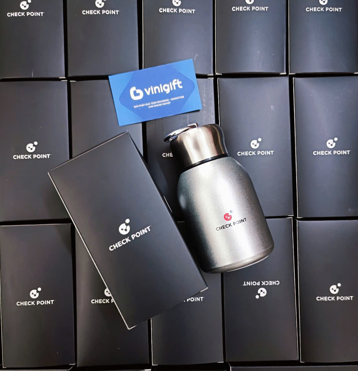 VINIGIFT x CHECK POINT Bình giữ nhiệt mini in khắc logo dành tặng sự kiện ngoài trời