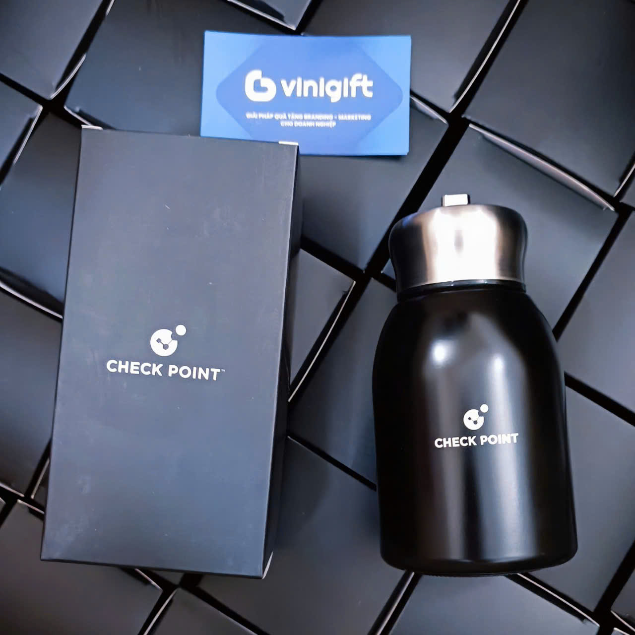 VINIGIFT x CHECK POINT Bình giữ nhiệt mini in khắc logo dành tặng sự kiện ngoài trời