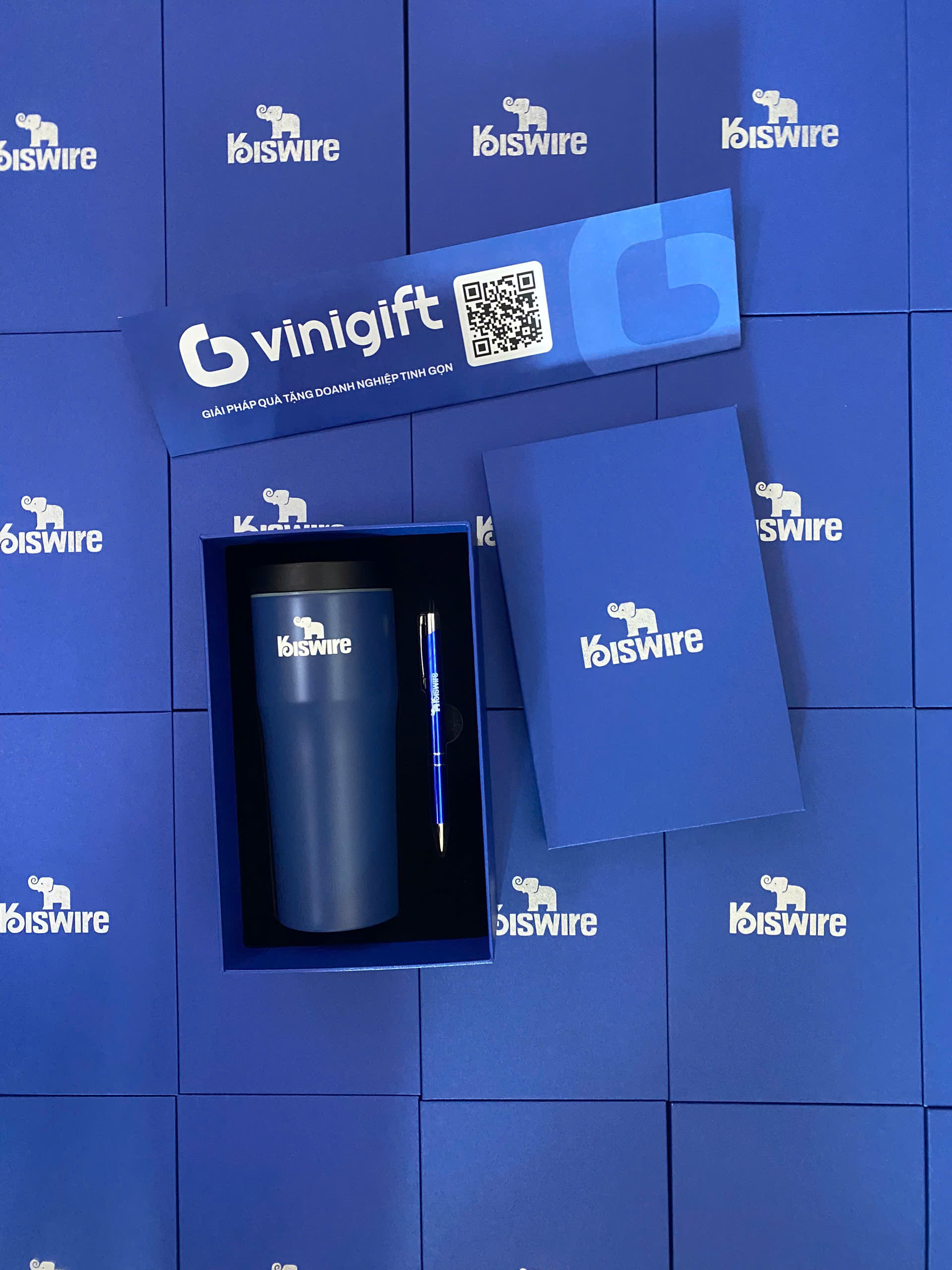 VINIGIFT x KISWIRE: Set ly giữ nhiệt Elmich cùng bút bi in logo kỷ niệm ngày thành lập công ty