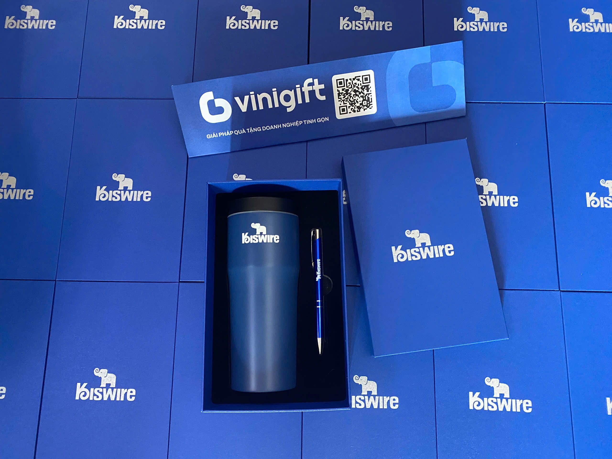 VINIGIFT x KISWIRE: Set ly giữ nhiệt Elmich cùng bút bi in logo kỷ niệm ngày thành lập công ty