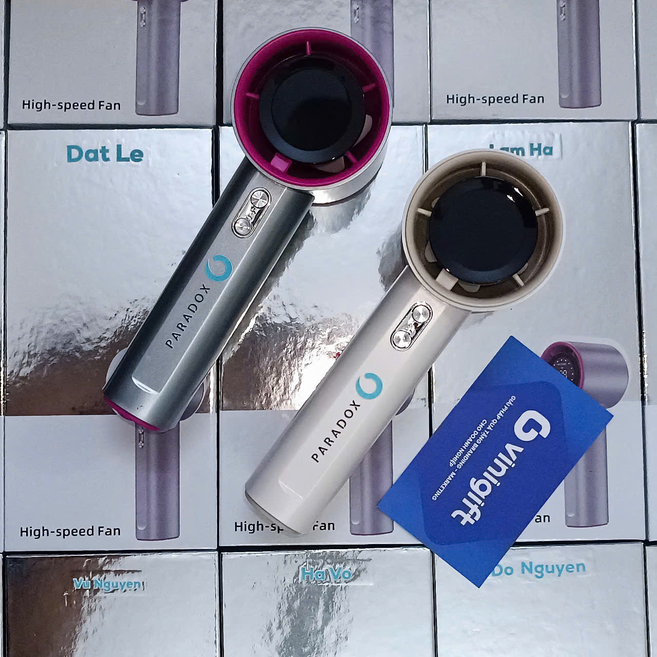VINIGIFT x PARADOX Quà tặng quạt cầm tay in logo và tên cá nhân hoá dành tặng sinh nhật nhân viên
