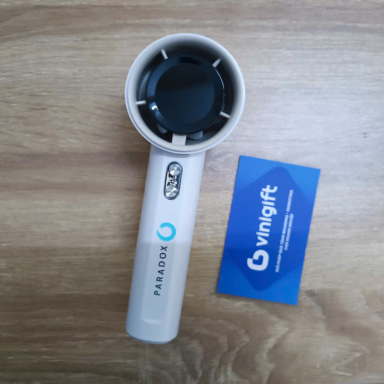 VINIGIFT x PARADOX Quà tặng quạt cầm tay in logo và tên cá nhân hoá dành tặng sinh nhật nhân viên