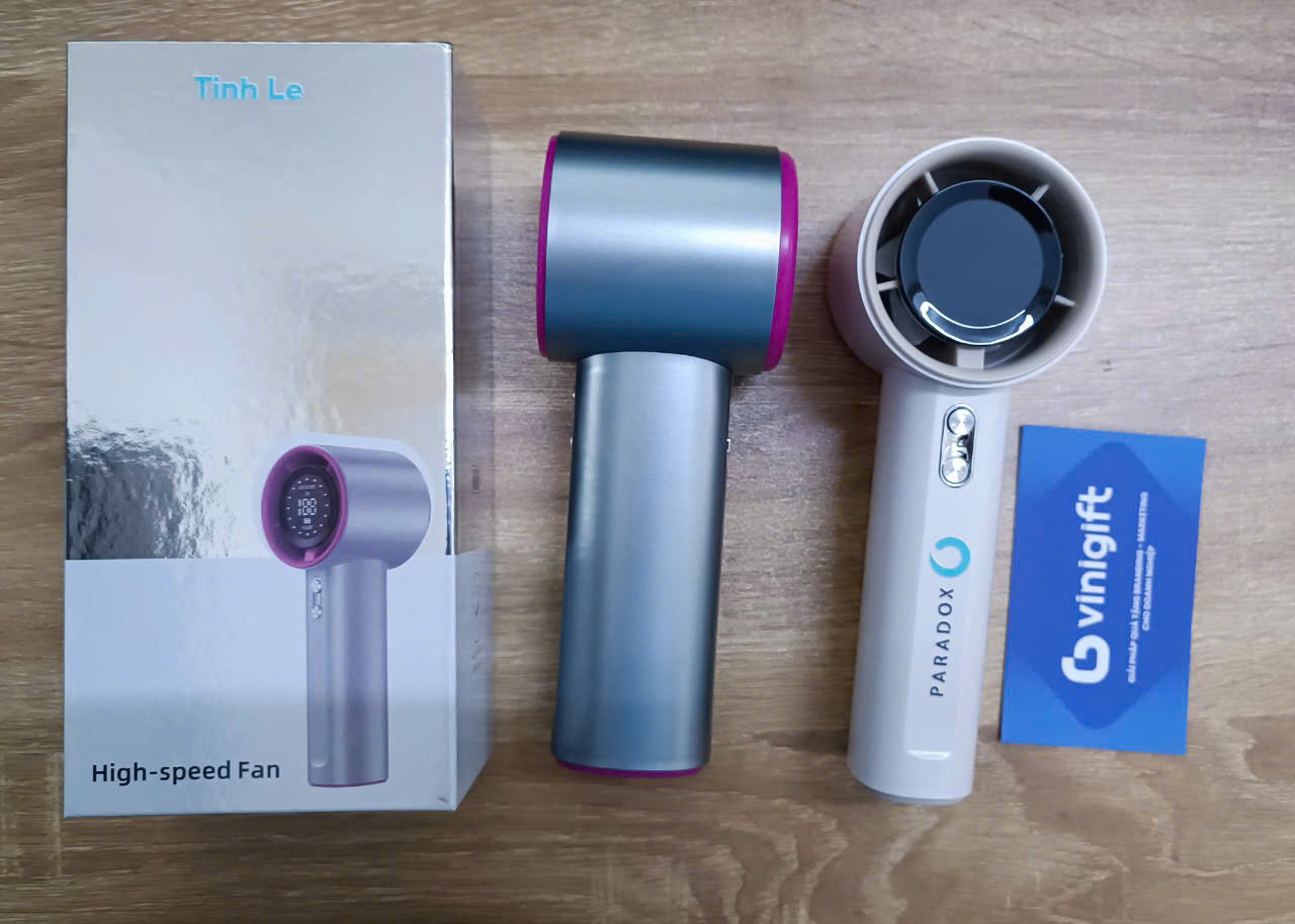 VINIGIFT x PARADOX Quà tặng quạt cầm tay in logo và tên cá nhân hoá dành tặng sinh nhật nhân viên