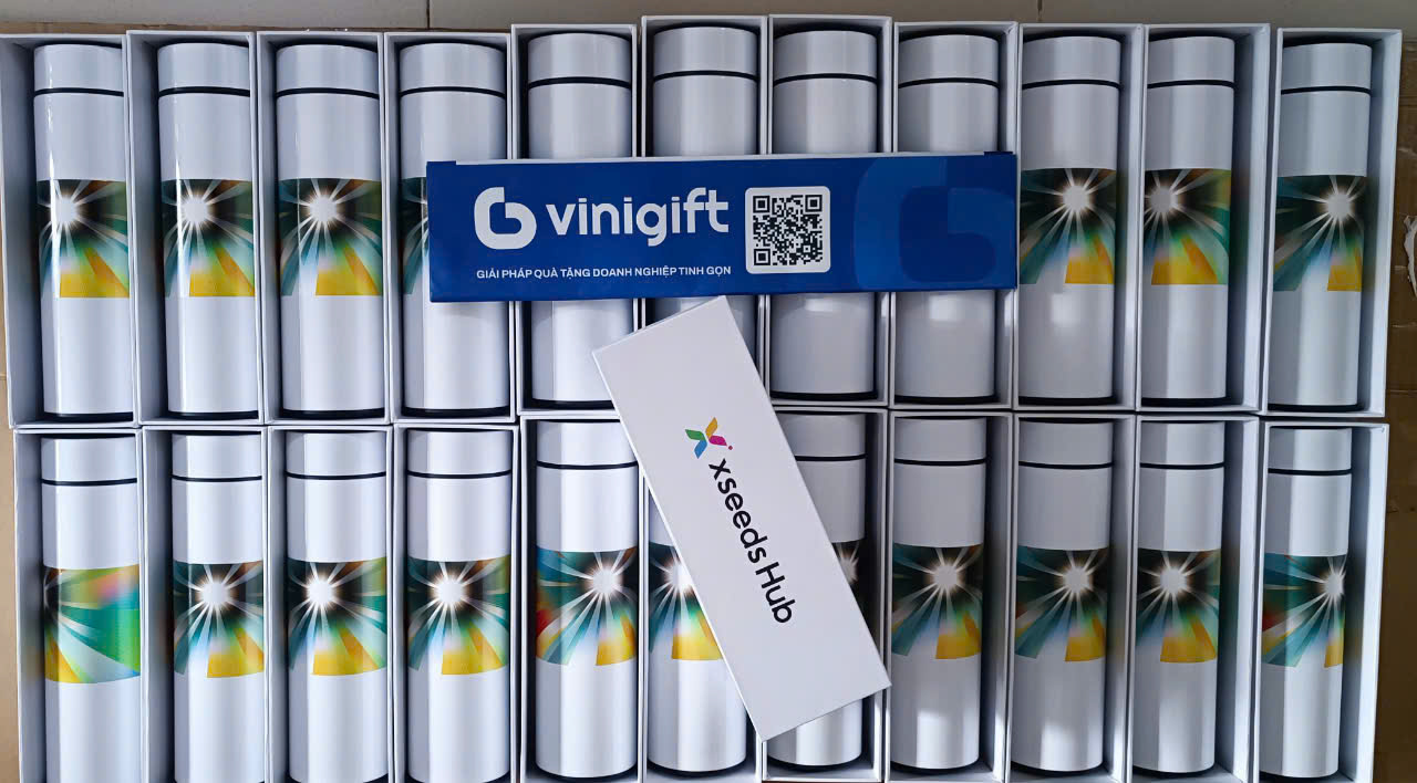 VINIGIFT x XSEEDS HUB: Quà tặng bình giữ nhiệt trụ tròn in full thiết kế cực chất