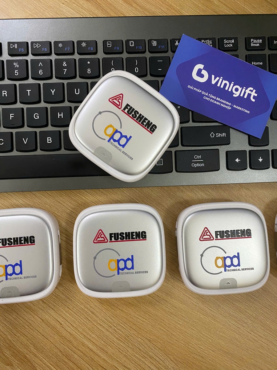 Sự hợp tác VINIGIFT X FUSHENG trong cáp sạc vuông 6 in 1 đa năng, lan tỏa thương hiệu hiện đại