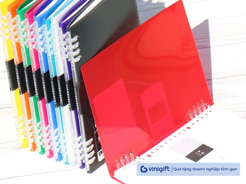 In sổ tay lò xo A4, A5, A6 bìa nhựa sẵn in theo yêu cầu, giá rẻ